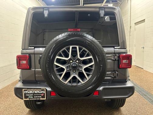Granite Crystal Clearcoat Metallic 2026 Jeep Wrangler Sahara