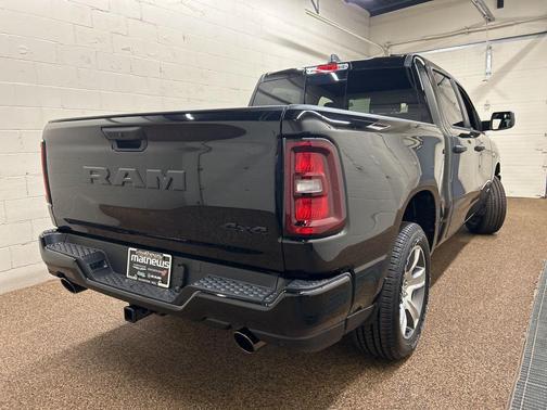 Diamond Black 2026 RAM 1500 Express