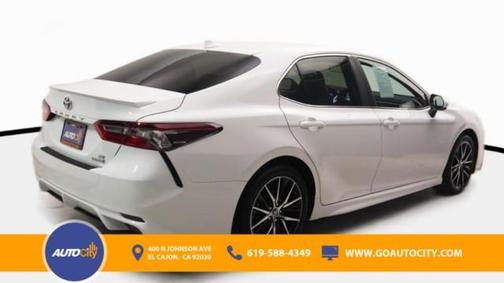 2022 Toyota Camry Hybrid SE