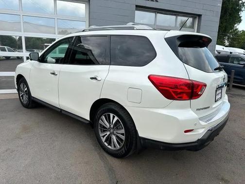 2017 Nissan Pathfinder SL