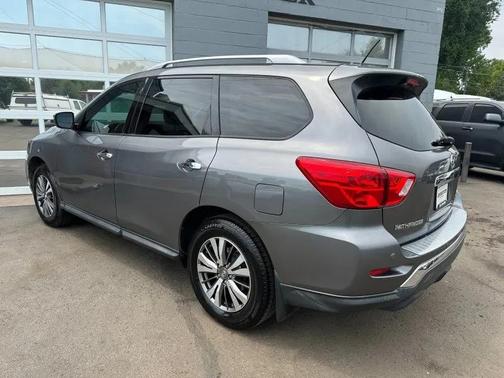 2018 Nissan Pathfinder SV