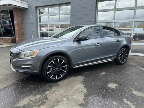 2016 Volvo S60 Cross Country T5 Platinum