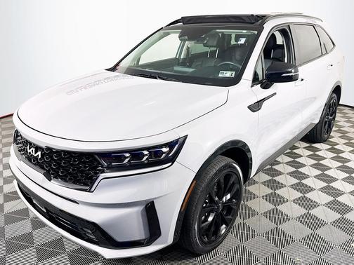 Gray 2023 Kia Sorento SX
