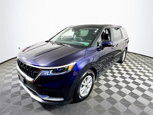 2024 Kia Carnival LX