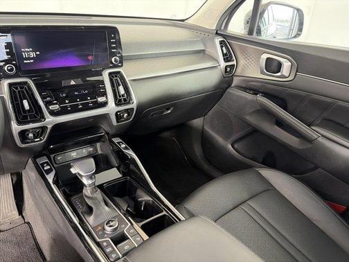 Wolf Gray 2023 Kia Sorento SX