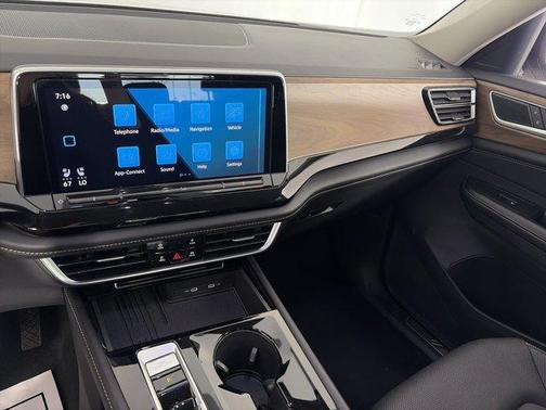 Deep Black Pearl Effect 2025 Volkswagen Atlas 2.0T SE w/Technology
