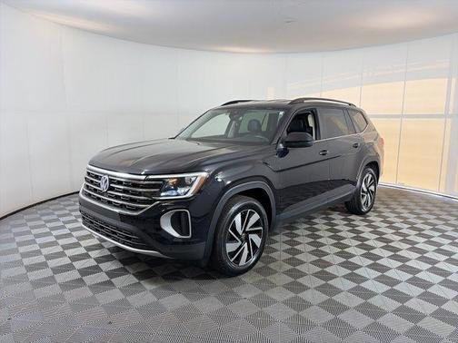 Deep Black Pearl Effect 2025 Volkswagen Atlas 2.0T SE w/Technology