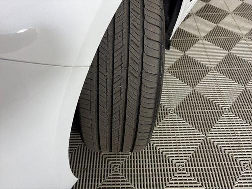 Uyuni White 2024 Genesis G70 2.5T