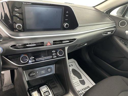 2022 Hyundai SONATA SEL