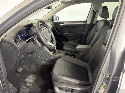 Pyrite Silver Metallic 2024 Volkswagen Tiguan 2.0T SE