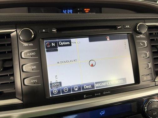 Midnight Black Metallic 2018 Toyota Highlander XLE