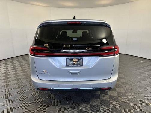 2024 Chrysler Pacifica Touring-L