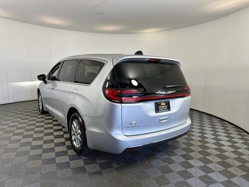 2024 Chrysler Pacifica Touring-L