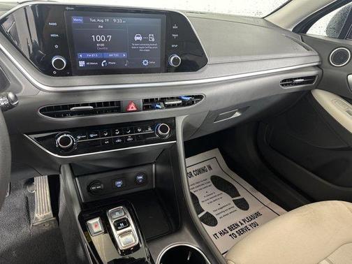 2022 Hyundai SONATA SE