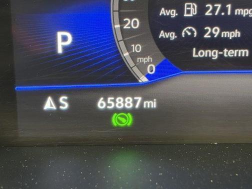 Platinum Gray Metallic 2022 Volkswagen Taos 1.5T SE