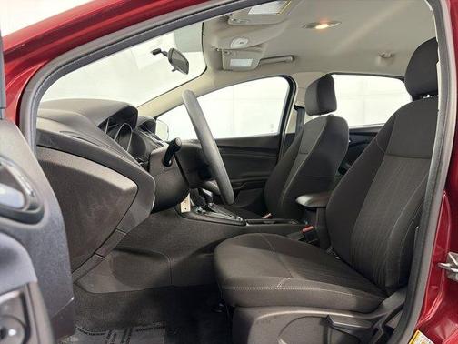 Ruby Red Metallic Tinted Clearcoat 2017 Ford Focus SE