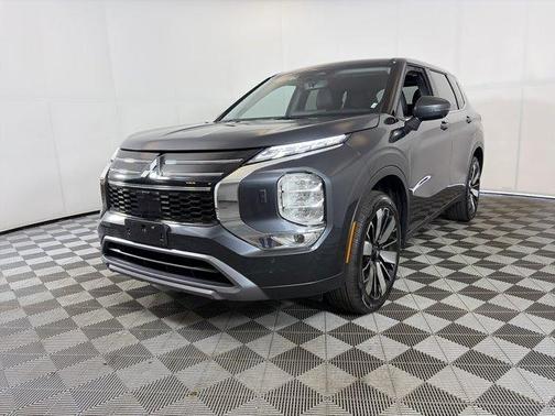 Graphite Gray 2025 Mitsubishi Outlander SE
