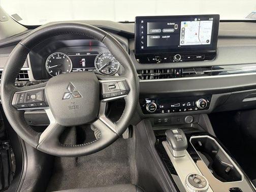 Graphite Gray 2025 Mitsubishi Outlander SE