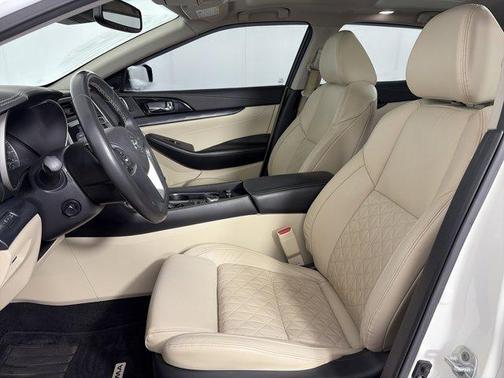 2022 Nissan Maxima Platinum