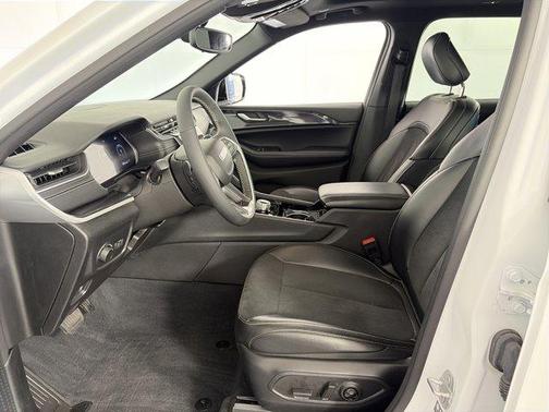 Bright White Clearcoat 2023 Jeep Grand Cherokee L Laredo
