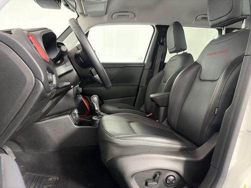 Alpine White Clearcoat 2023 Jeep Renegade Trailhawk