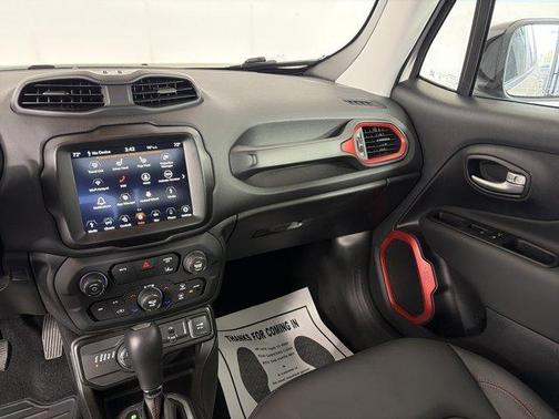 Alpine White Clearcoat 2023 Jeep Renegade Trailhawk