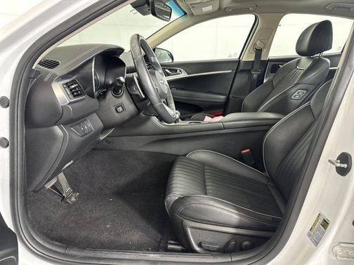 2022 Genesis G70 2.0T