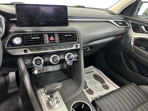 2022 Genesis G70 2.0T