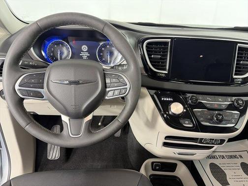 2024 Chrysler Pacifica Touring-L