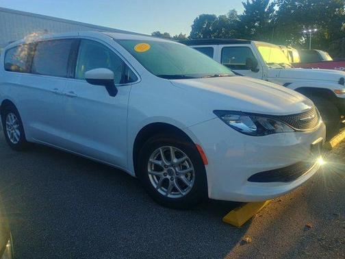 2022 Chrysler Voyager LX