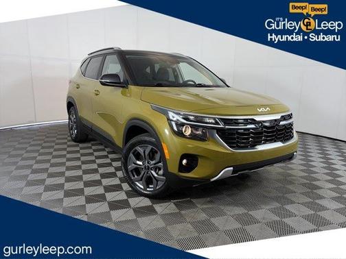 Green / Black 2024 Kia Seltos S