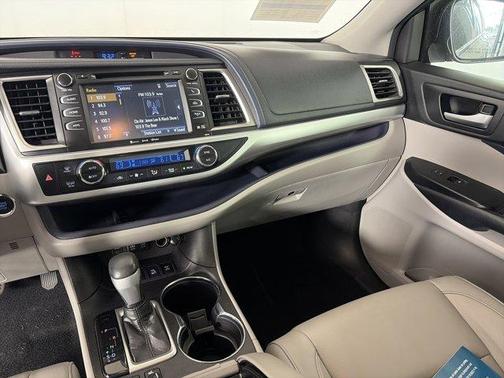 Predawn Gray Mica 2018 Toyota Highlander XLE