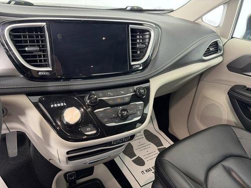 2024 Chrysler Pacifica Touring-L