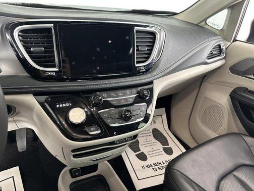 2023 Chrysler Pacifica Touring-L