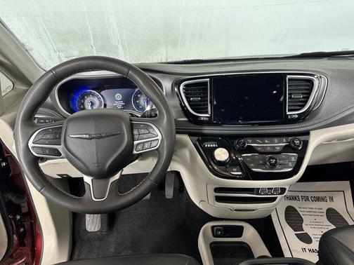 2023 Chrysler Pacifica Touring-L