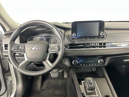 2022 Mitsubishi Outlander ES