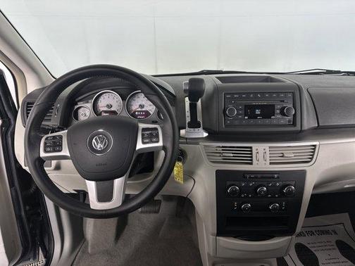 2012 Volkswagen Routan SE