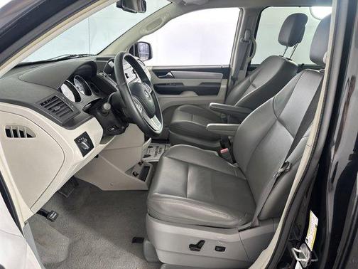 2012 Volkswagen Routan SE