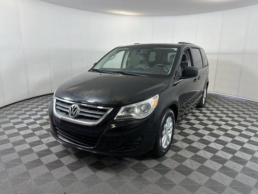 2012 Volkswagen Routan SE