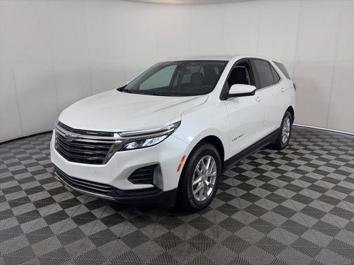 Iridescent Pearl Tricoat 2024 Chevrolet Equinox LT