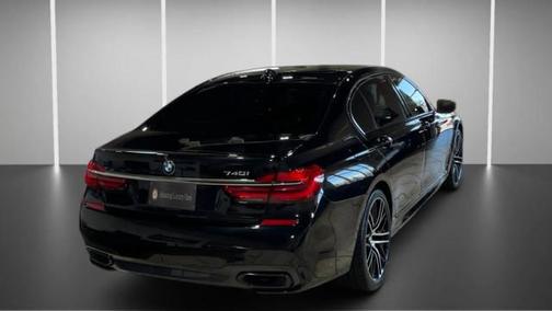 2017 BMW 740 740i