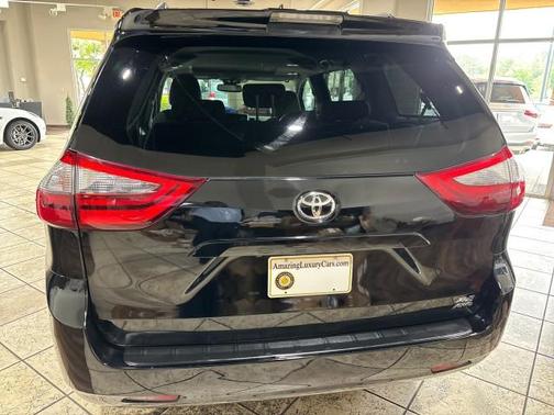 2020 Toyota Sienna XLE