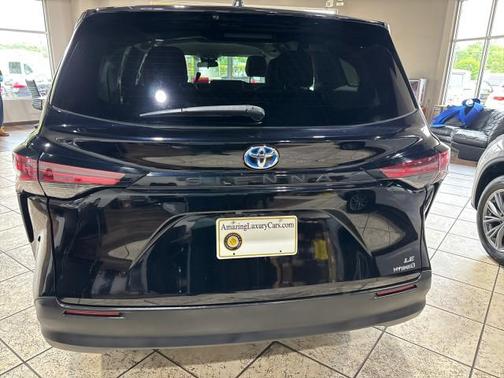 2022 Toyota Sienna LE