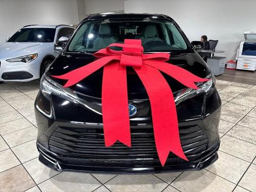 2022 Toyota Sienna LE