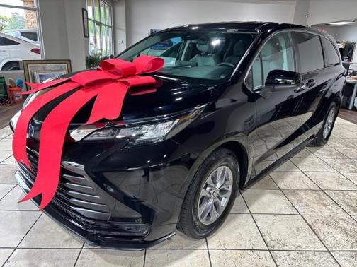 2022 Toyota Sienna LE