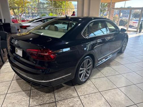 2017 Volkswagen Passat 1.8T R-Line w/Comfort