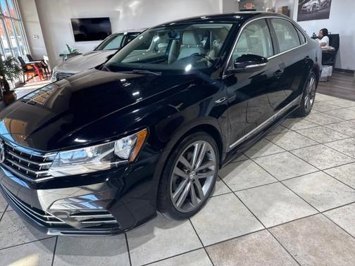 2017 Volkswagen Passat 1.8T R-Line w/Comfort