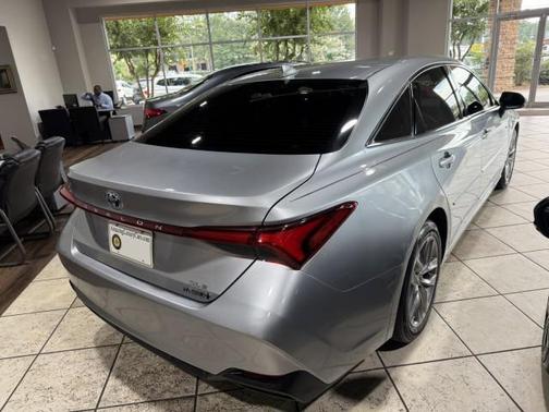 2019 Toyota Avalon Hybrid XLE