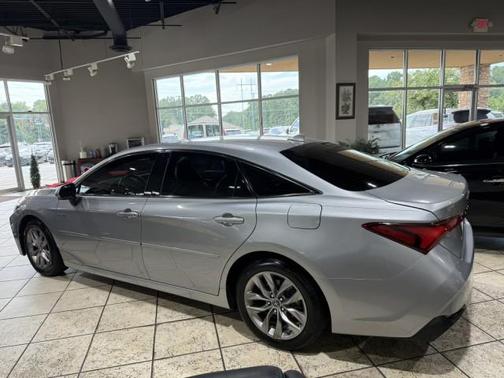 2019 Toyota Avalon Hybrid XLE