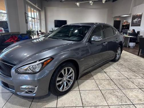 2016 INFINITI Q70h 